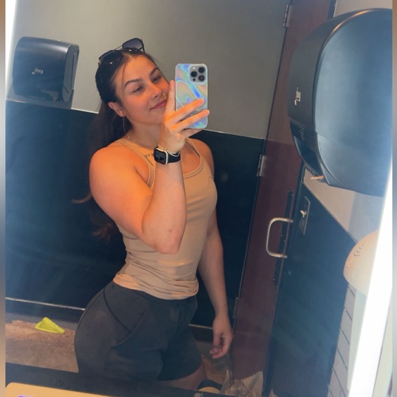 Meet your Posher, Jesi - Picture 2 of 4